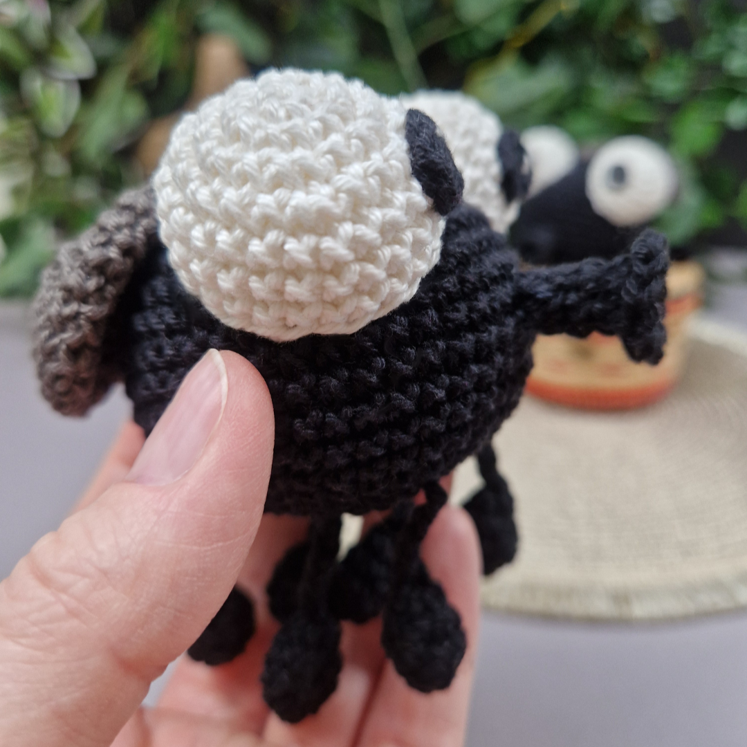 Peterchen the Fly Crochet Pattern